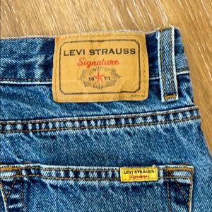 levi’s signature relaxed jeans